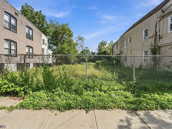 3rd image of 186 Hickory St