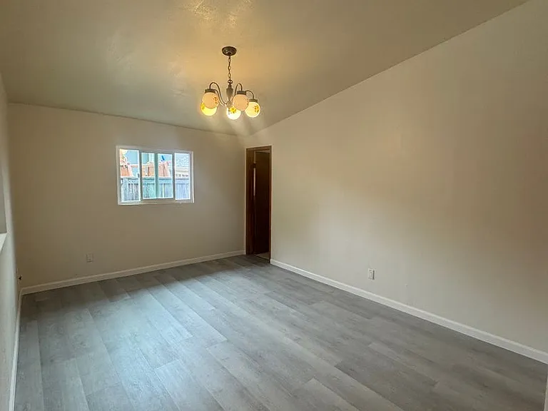 1702 Walnut St — Photo 15