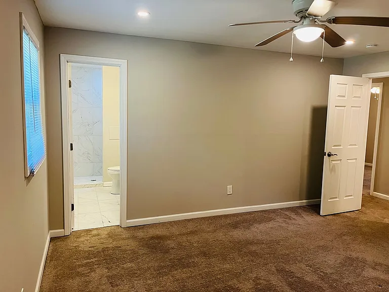 147 N Lake Dr — Photo 31