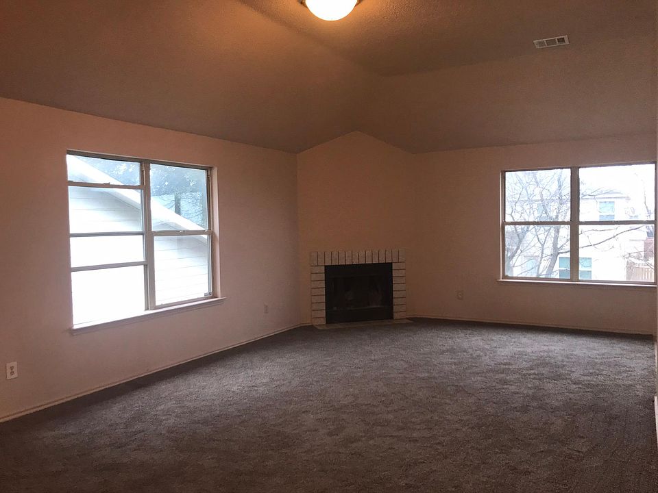 2nd image of 1038 Gaynor Ave
