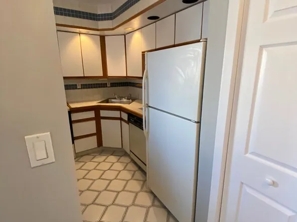 Sumnerwood Condominium, 47 Sumner St APT 502, Hartford, CT 06105