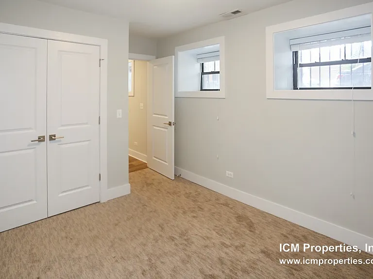 1930 W Nelson St #1 — Photo 8