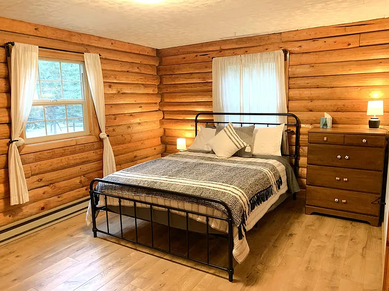 2nd Bedroom-Queen Bed