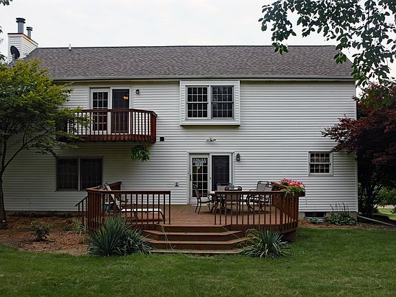 3rd image of 19590 Oakwood Dr
