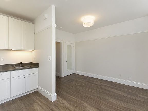 5th image of 2563 Clay St APT 2