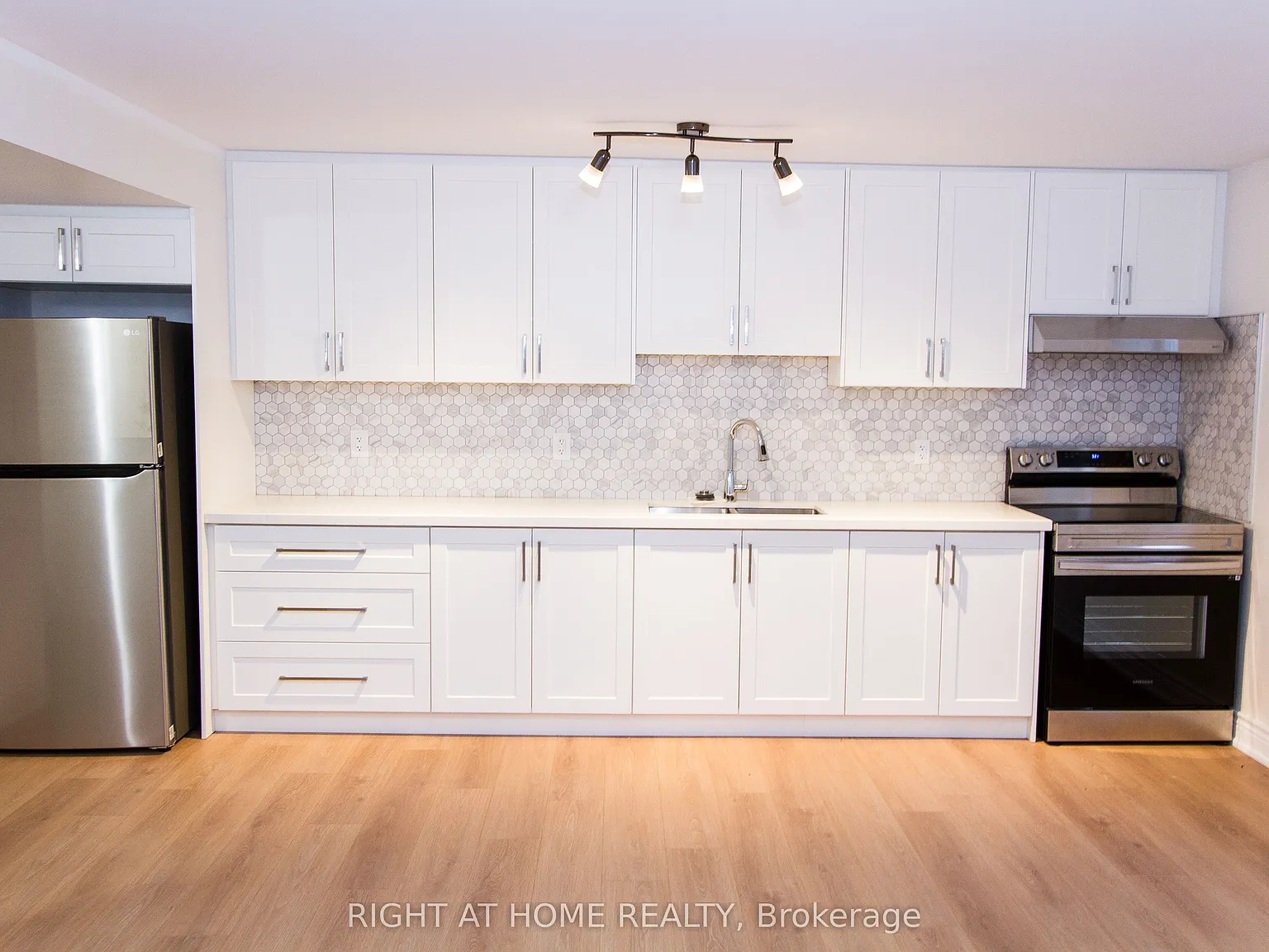 3 bed, $1,900 — Photo 2
