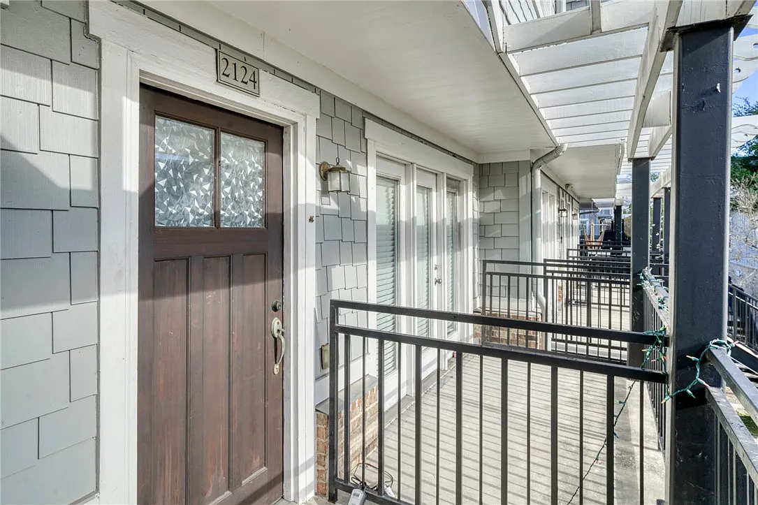 2 bed, 1052 sqft, $1,200 — Photo 2