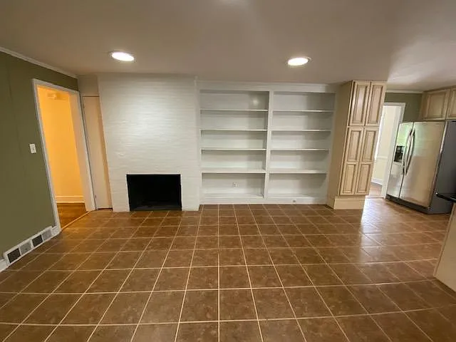 106 Hawkins Dr — Photo 17