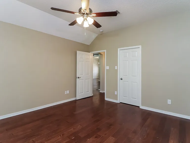 1933 Perry Dr — Photo 11