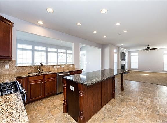 3rd image of 2143 Southridge Dr