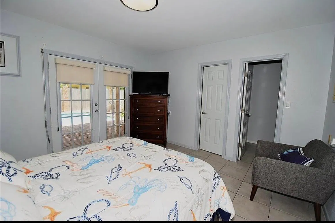 112 E Cora Lee Dr — Photo 4