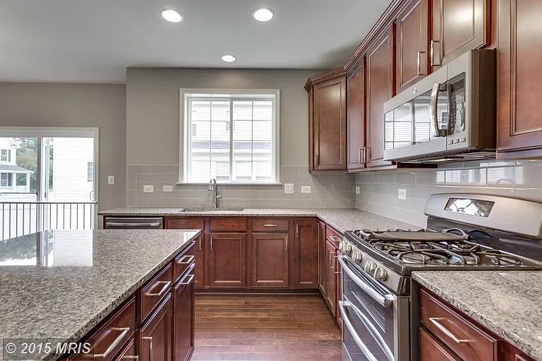 408 St Martins Ln — Photo 3