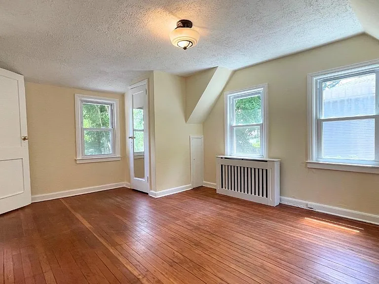 408 Ryders Ln — Photo 14