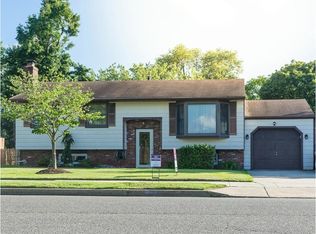 40 Lincoln Dr, Laurel Springs, NJ 08021