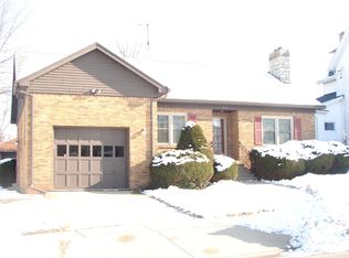 810 15th Ave, Monroe, WI 53566