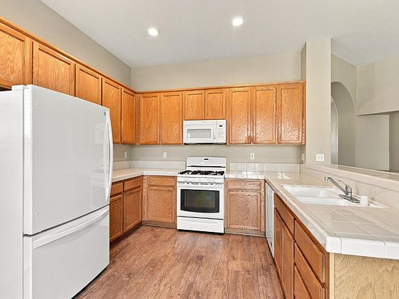 4th image of 733 Ann Gabriel Ln