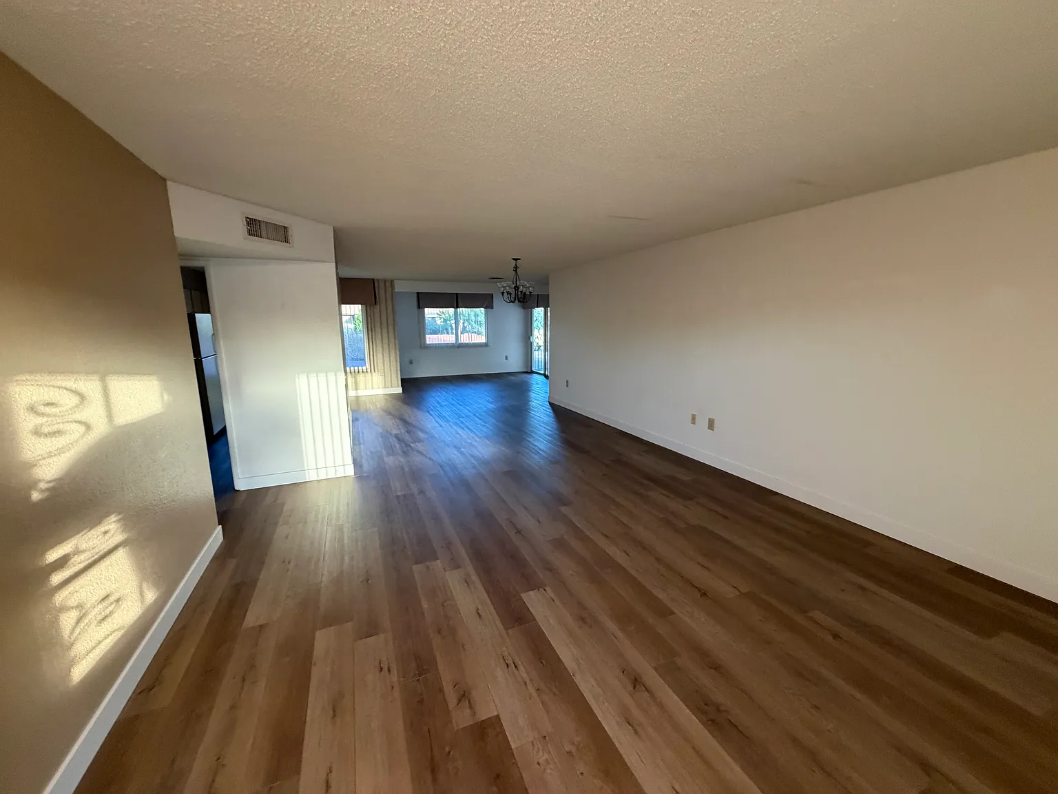 2 bed, 1.5 bath, 1352 sqft, $1,525 — Photo 4
