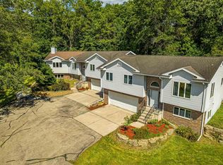 100-102 Grossenbacher Ln, New Glarus, WI 53574