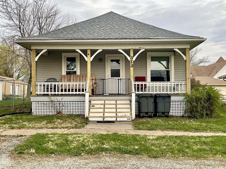 1st image of 313 Pleasant St