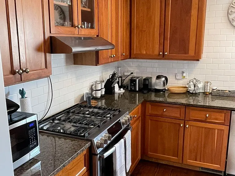 315 N School St — Photo 22