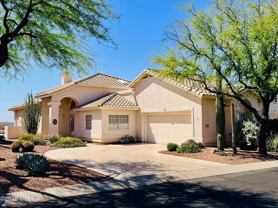 1465 W Bridalveil Pl