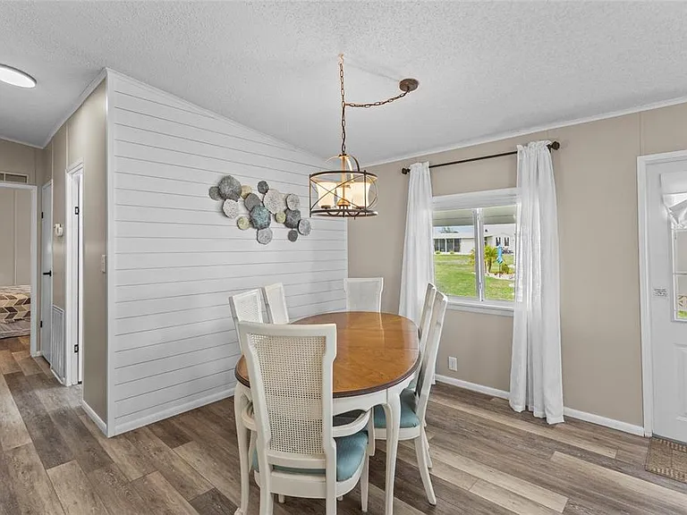 611 La Jolla Cir — Photo 9