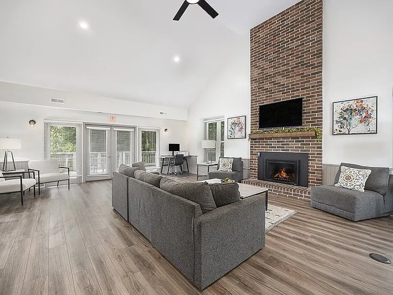 Byron Lakes Apartments — Photo 69