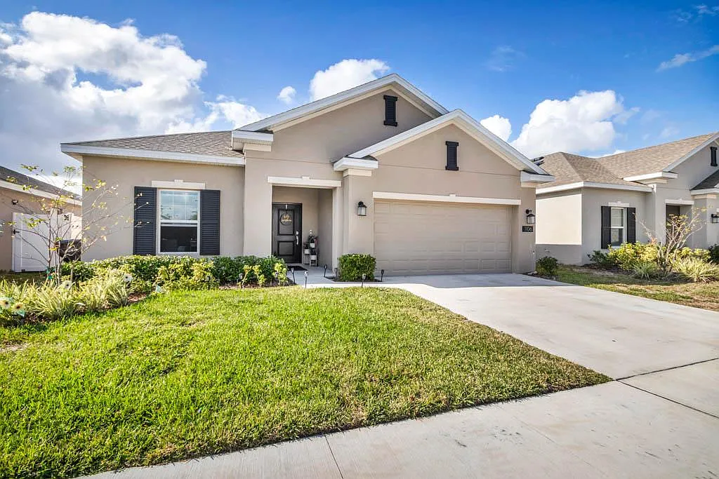 4 bed, 1897 sqft, $2,500 — Photo 1
