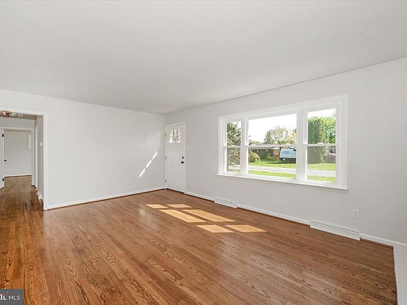 3rd image of 13616 Royal Rd