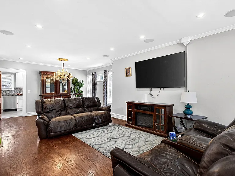 139 Dalton St — Photo 4