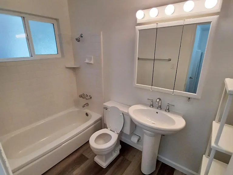 2405 F St — Photo 14