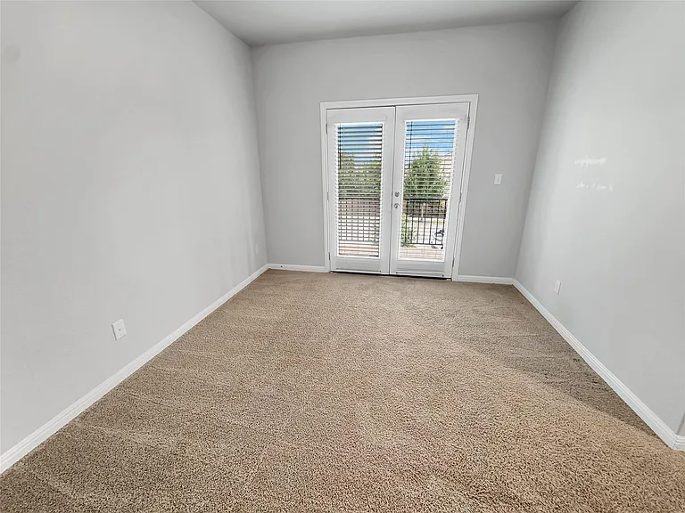 1916 Blue River Dr — Photo 19