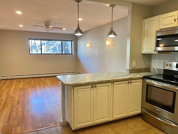 2nd image of 10 Linda Ln APT 2-1