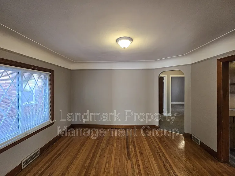 9657 E Outer Dr — Photo 6