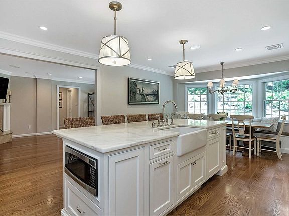 4th image of 578 Hunt Ln