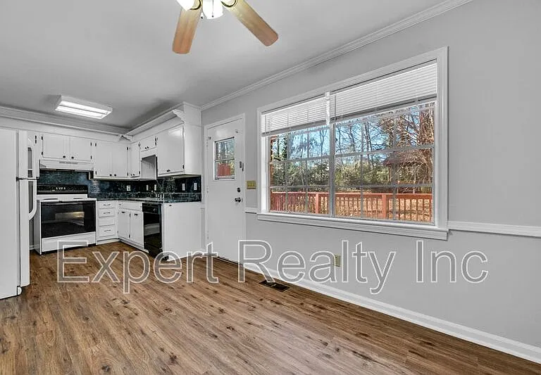 822 Linbard Ln — Photo 6