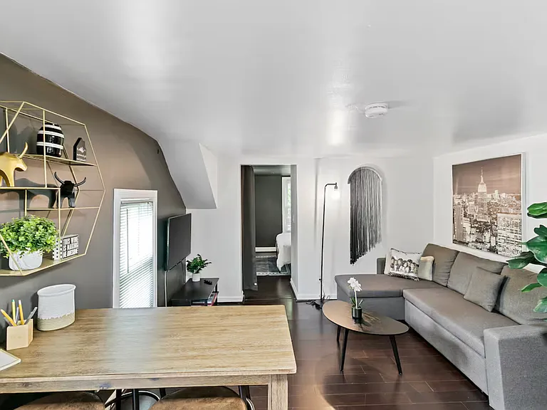 1364 Catalpa Dr #4 — Photo 7