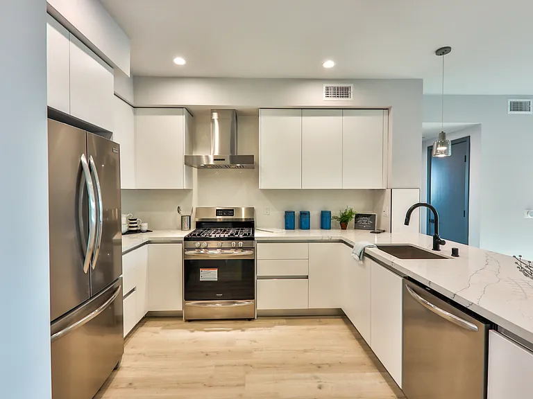 900 N Wilcox Ave #105 — Photo 10
