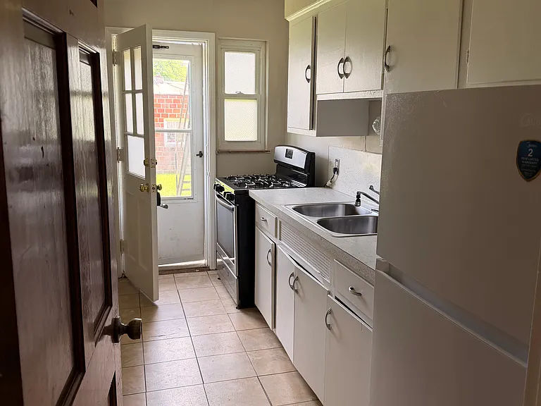 926 Kenwick Rd #B — Photo 8