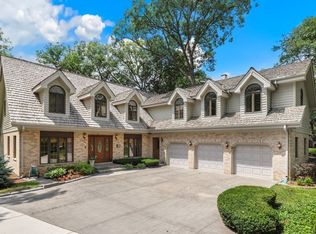 420 Timber Ridge Dr, Bartlett, IL 60103