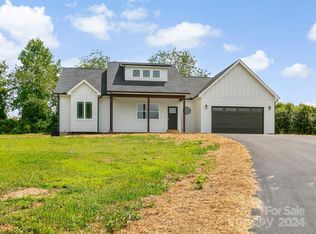 118 Hidden Fields Dr #1, Flat Rock, NC 28731