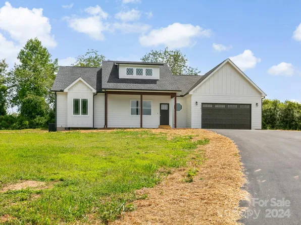 118 Hidden Fields Dr #1, Flat Rock, NC 28731