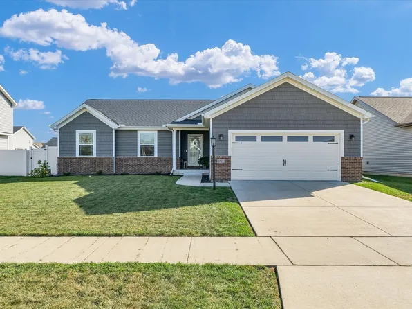 2003 Kinley Dr, Mahomet, IL 61853