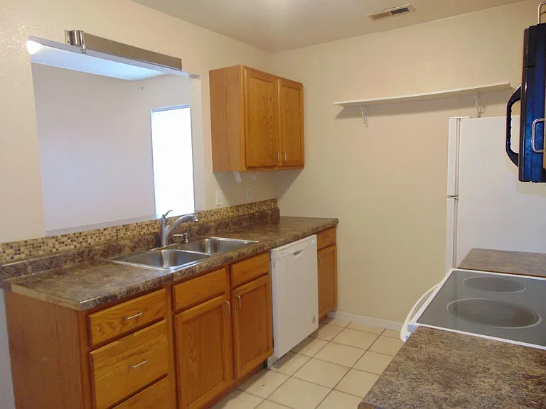 1709 N Lakewood Dr — Photo 7