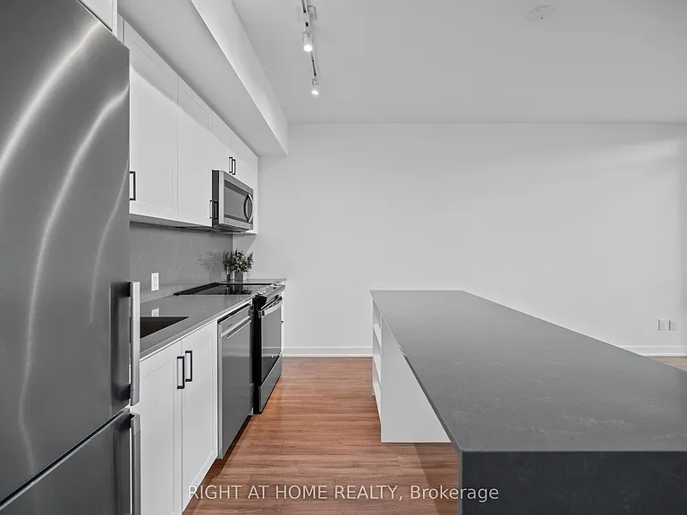 681 Yonge St #630 — Photo 6