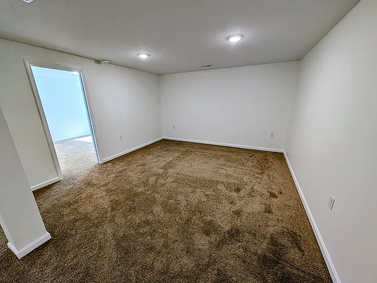 128 Kelly Dr — Photo 16