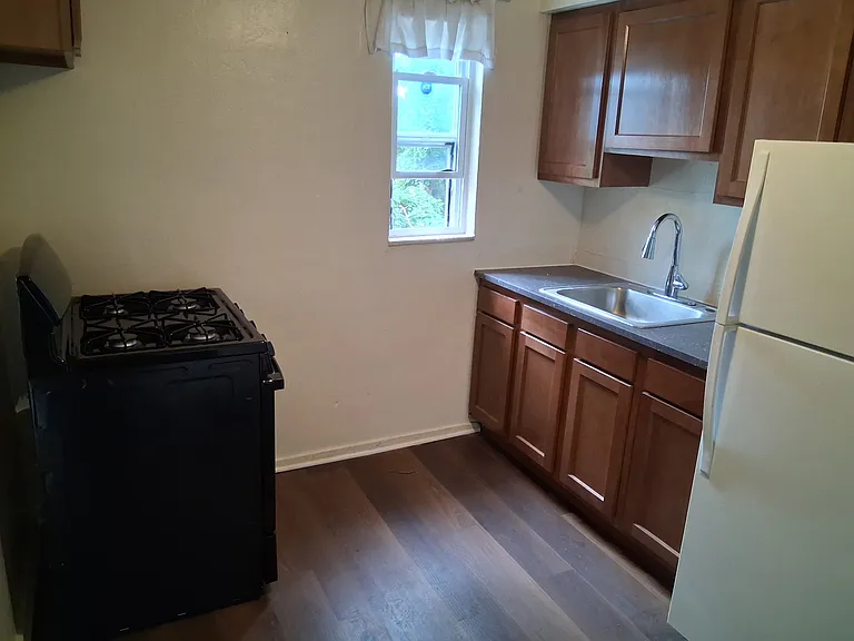 517 Pasadena Ave — Photo 1