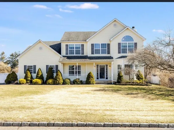 18 Bittersweet Lane, Center Moriches, NY 11934