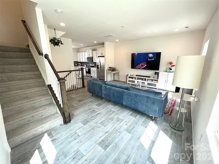 11005 Woodland Creek Way — Photo 25