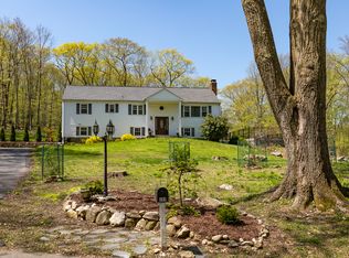 591 Barrack Hill Rd, Ridgefield, CT 06877